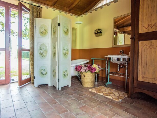 Imagen de la habitación del Tasteful Apartment In Roselle Terme With Fenced Garden. Foto 6