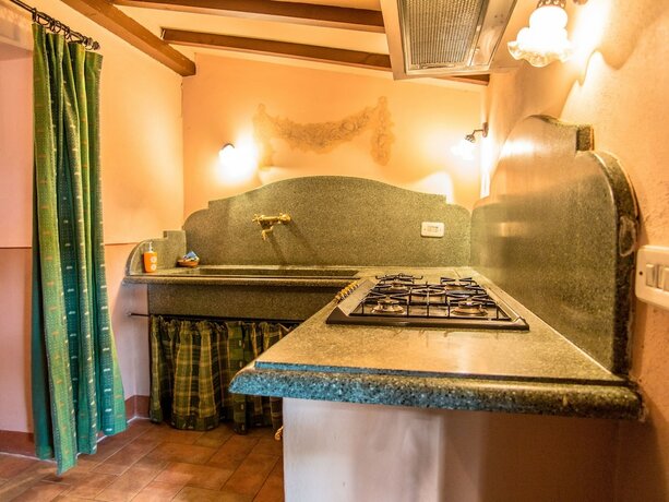 Imagen de la habitación del Tasteful Apartment In Roselle Terme With Fenced Garden. Foto 14