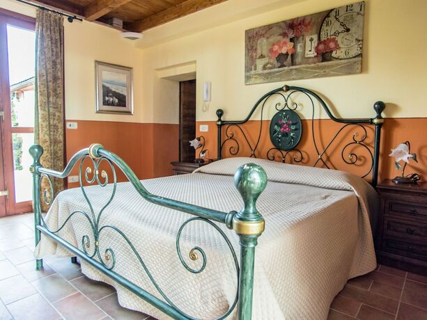 Imagen de la habitación del Tasteful Apartment In Roselle Terme With Fenced Garden. Foto 18