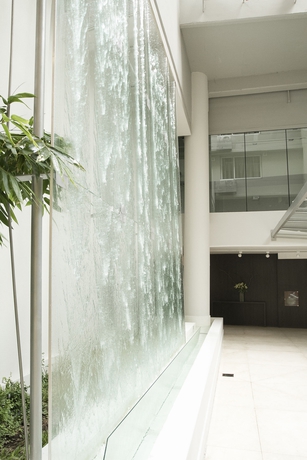 Imagen de los interiores del Tempora Rent. Foto 5