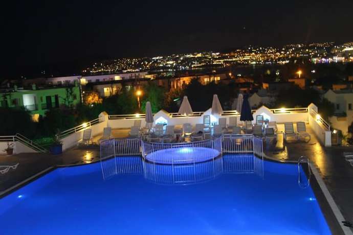 Imagen de la piscina del Tenda Hotel. Foto 15