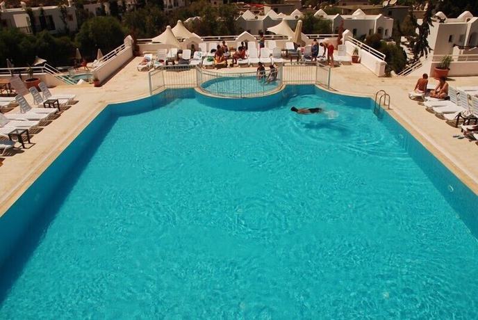 Imagen de la piscina del Tenda Hotel. Foto 16