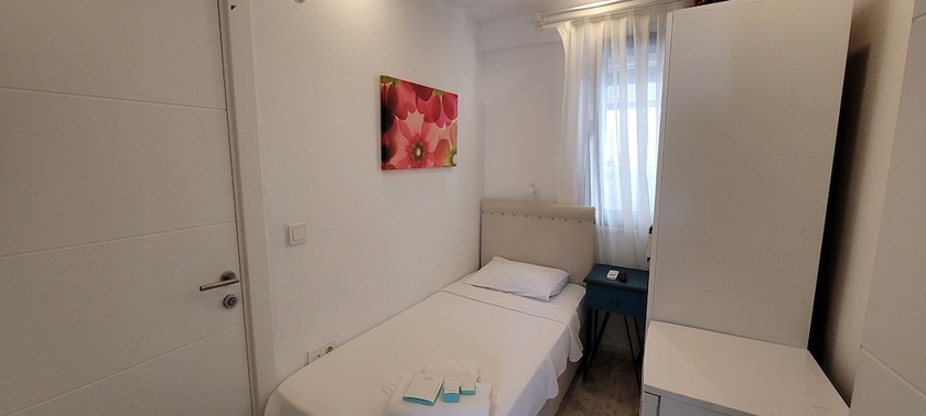 Imagen de la habitación del Tenes Otel. Foto 2