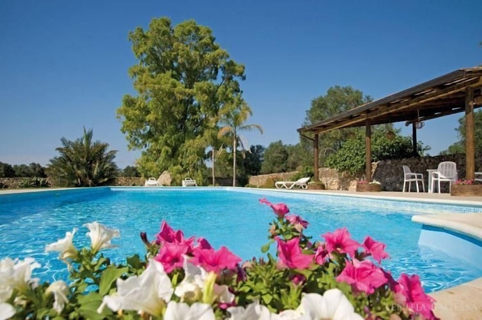 Imagen de la piscina del Tenuta Badessa. Foto 15