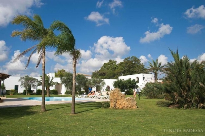 Imagen de la piscina del Tenuta Badessa. Foto 16