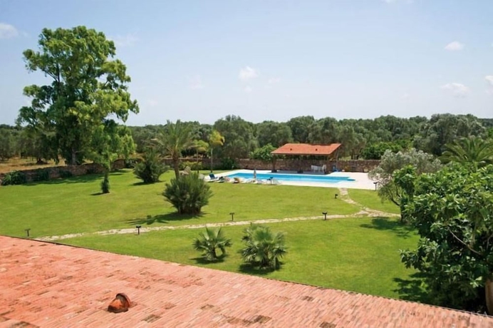 Imagen de la piscina del Tenuta Badessa. Foto 17