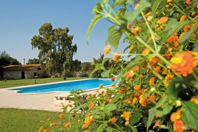 Imagen de la piscina del Tenuta Badessa. Foto 18