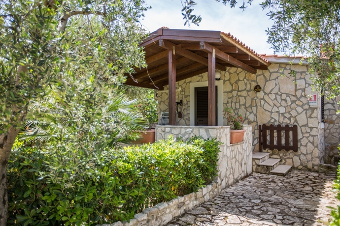 Imagen de los exteriores del Tenuta Padre Pio. Foto 14