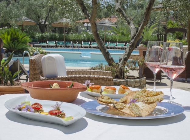 Imagen del bar/restaurante del Tenuta Padre Pio. Foto 2