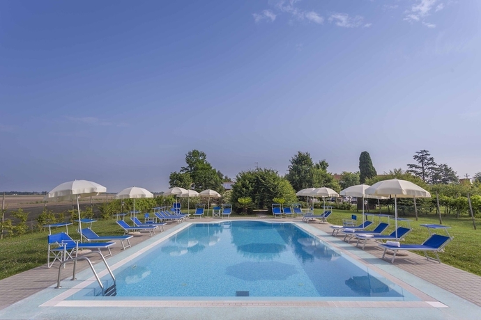 Imagen de la piscina del Tenuta Regina Agriturismo e Glamping. Foto 15