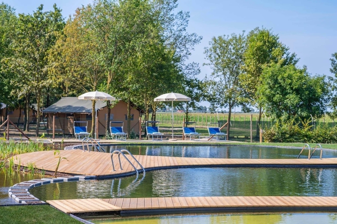 Imagen de la piscina del Tenuta Regina Agriturismo e Glamping. Foto 16