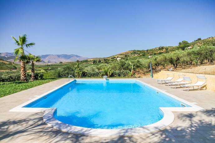 Imagen de la piscina del Tenute Piazza Countryhouse. Foto 12