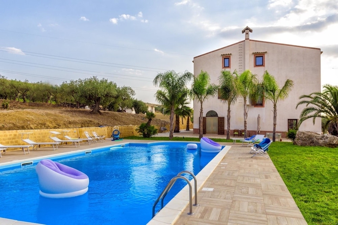 Imagen de la piscina del Tenute Piazza Countryhouse. Foto 13