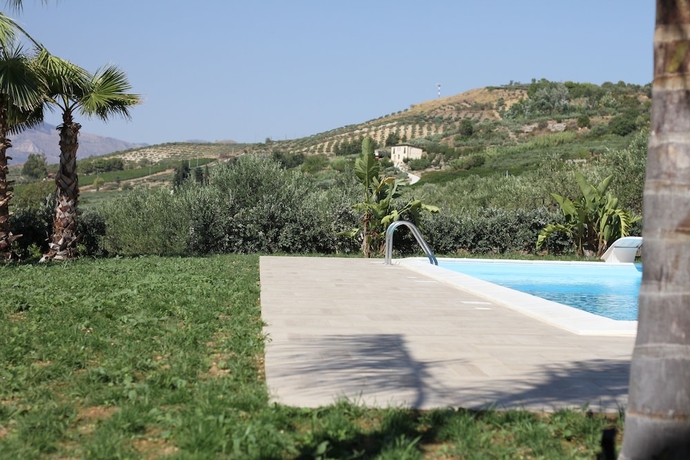 Imagen de la piscina del Tenute Piazza Countryhouse. Foto 16