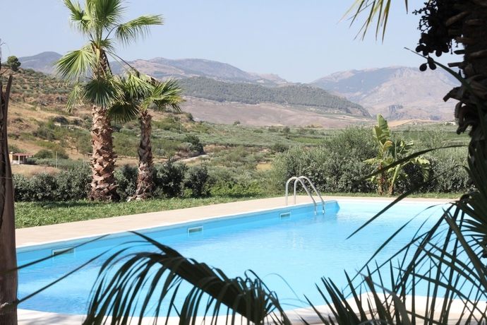 Imagen de la piscina del Tenute Piazza Countryhouse. Foto 18