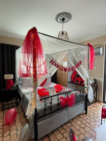 Imagen de la habitación del Terrace Cordon Palace Hotel. Foto 12