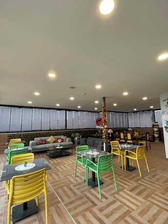 Imagen del bar/restaurante del Terrace Cordon Palace Hotel. Foto 3