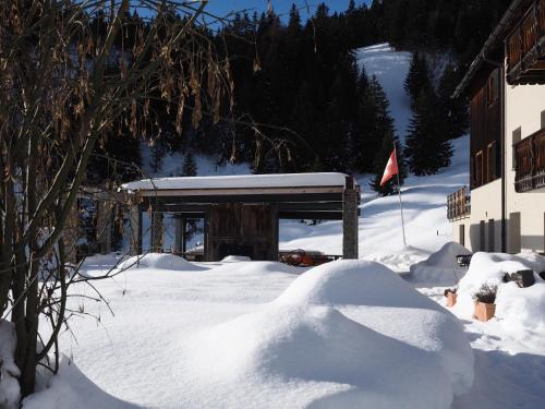 Imagen general del Tgantieni sot - Haus mit Herz. Foto 4