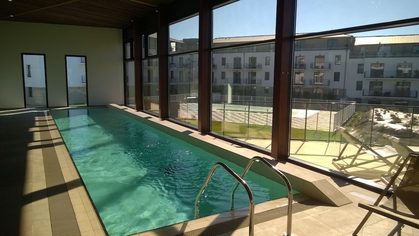 Imagen de la piscina del Thalasso Concarneau Spa Marin Resort. Foto 20