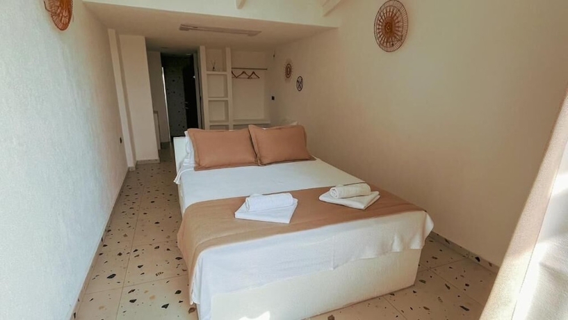 Imagen de la habitación del Thanos Hotel. Foto 8