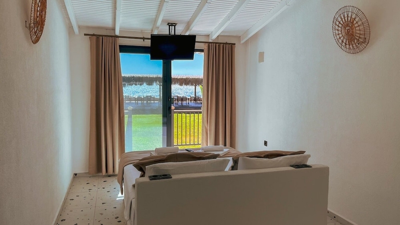 Imagen de la habitación del Thanos Hotel. Foto 14