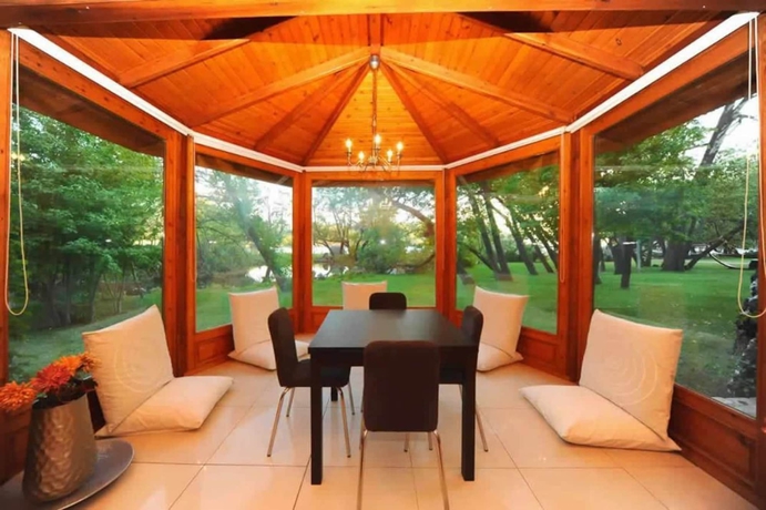 Imagen de los interiores del The Bay Beach Club. Foto 16