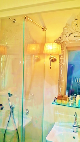 Imagen de la habitación del The Bell Boutique Hotel. Foto 5