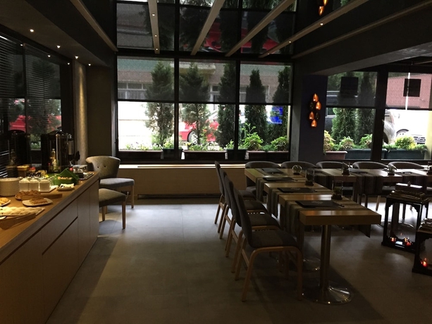 Imagen del bar/restaurante del The Black Hotel. Foto 2