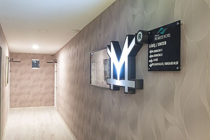 Imagen de los interiores del The Breeze Hotel. Foto 17