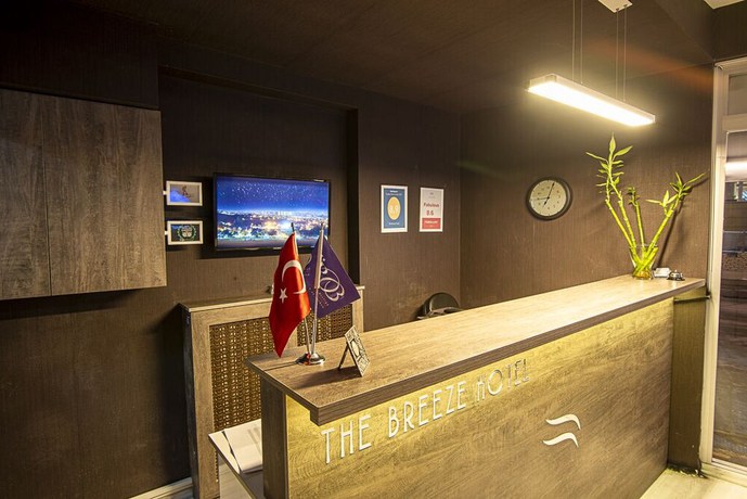 Imagen de los interiores del The Breeze Hotel. Foto 19