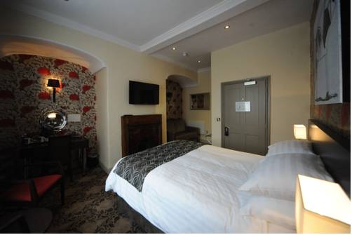 Imagen de la habitación del The Bull Hotel. Foto 2
