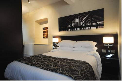 Imagen de la habitación del The Bull Hotel. Foto 4