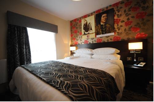 Imagen de la habitación del The Bull Hotel. Foto 7