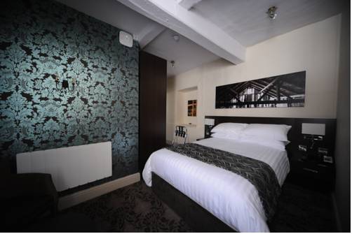 Imagen de la habitación del The Bull Hotel. Foto 11