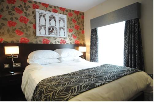 Imagen de la habitación del The Bull Hotel. Foto 14