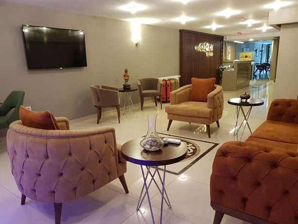 Imagen de los interiores del The Clock Suites. Foto 17