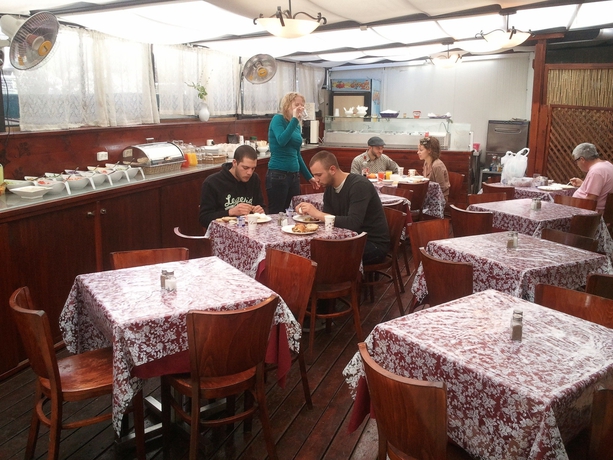 Imagen del bar/restaurante del The Colony Hotel. Foto 2
