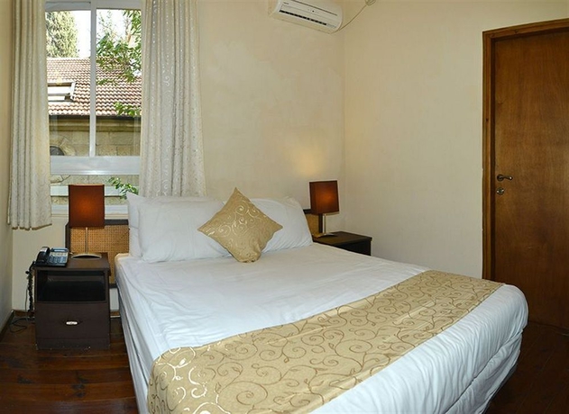 Imagen de la habitación del The Colony Hotel. Foto 4