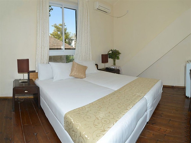 Imagen de la habitación del The Colony Hotel. Foto 12