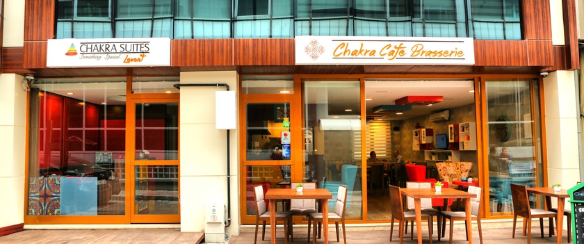 Imagen de los exteriores del The Corner Palace. Foto 8