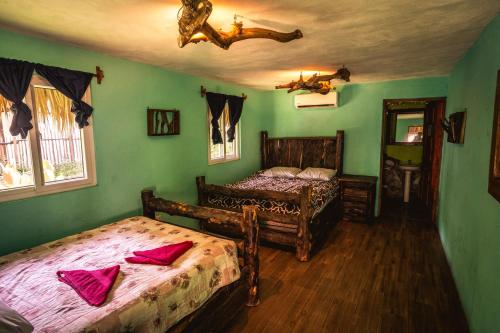 Imagen de la habitación del The Driftwood Surfer Beachfront Hostel / Restaurant / Bar, El Paredon. Foto 15