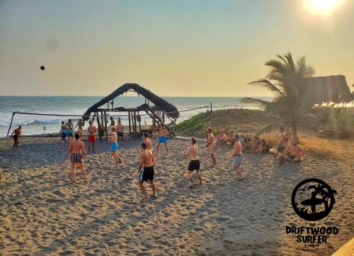 Imagen general del The Driftwood Surfer Beachfront Hostel / Restaurant / Bar, El Paredon. Foto 10