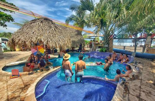 Imagen general del The Driftwood Surfer Beachfront Hostel / Restaurant / Bar, El Paredon. Foto 11