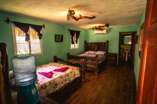 Imagen general del The Driftwood Surfer Beachfront Hostel / Restaurant / Bar, El Paredon. Foto 13