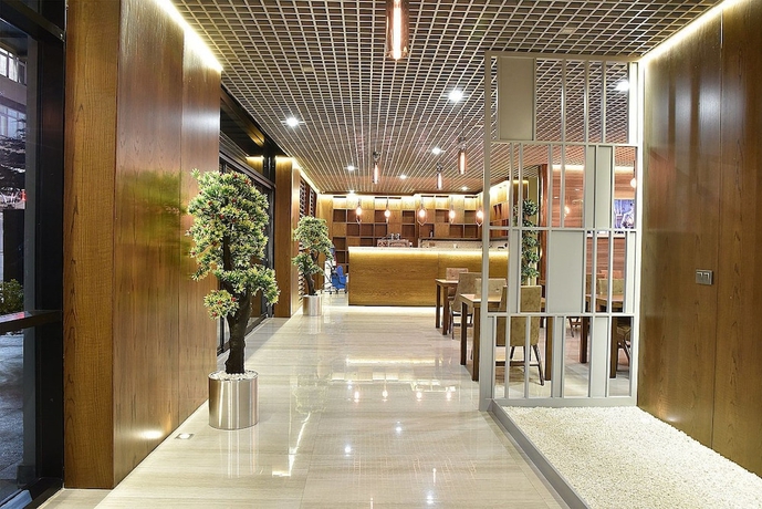 Imagen de los interiores del The Elegant Hotel. Foto 12