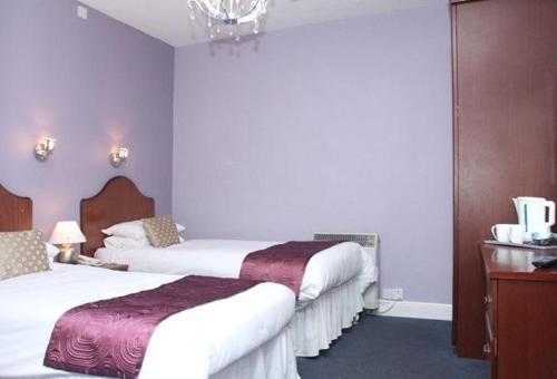 Imagen de la habitación del The Embassy Hotel. Foto 5
