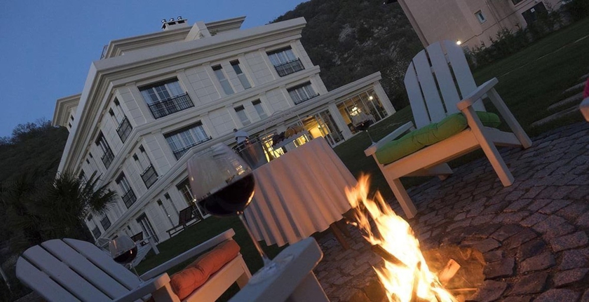 Imagen de los exteriores del The Escape Hotel. Foto 12