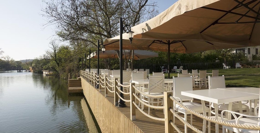 Imagen del bar/restaurante del The Escape Hotel. Foto 2