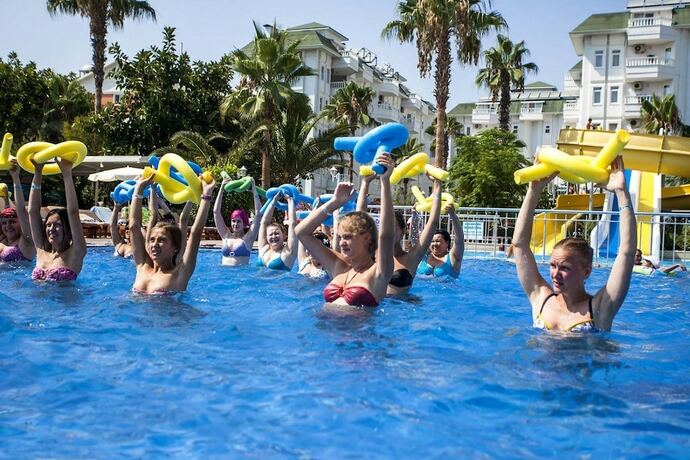 Imagen general del The Garden Beach Hotel. Foto 10