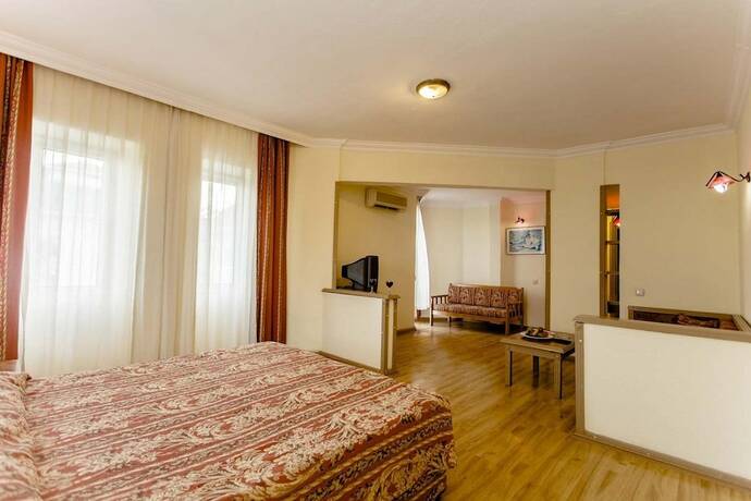 Imagen general del The Garden Beach Hotel. Foto 11